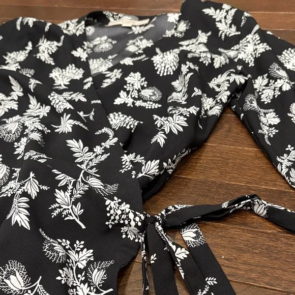 Ann Taylor LOFT Black White Floral Wrap Dress Size 0 Long Sleeve Mini Workwear - Picture 6 of 11